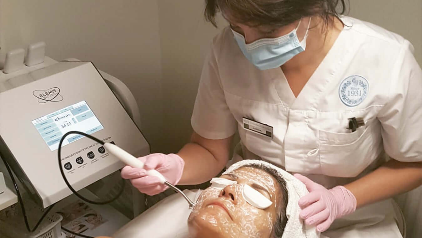 Kosmetologskolen Elemis ansigtsbehandling